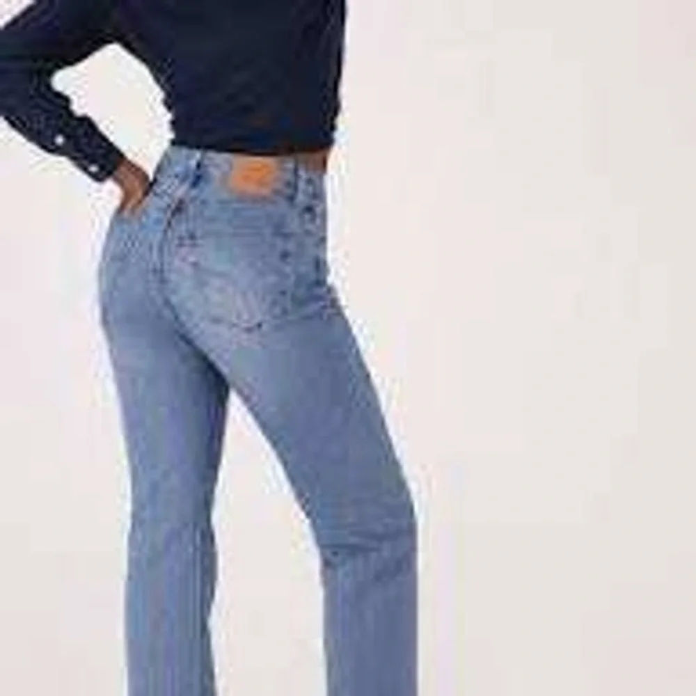 Levis 501 Curve Womens Straight Leg Jeans Blue Medium Denim W30 L30‎ Button Fly